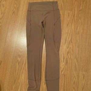 SOLD Lululemon in movement leggings FLAWED 4